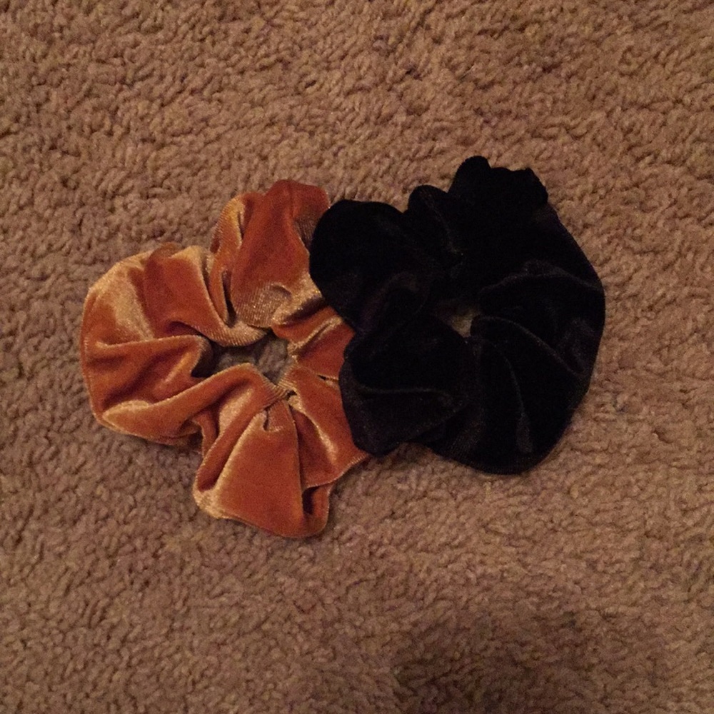 Velvet Scrunches